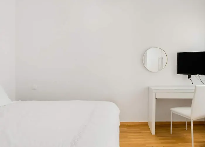 Bright And Roomy Apartment, In The Heart Of Athens