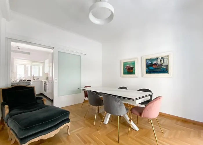 Bright And Roomy Apartment, In The Heart Of Athens