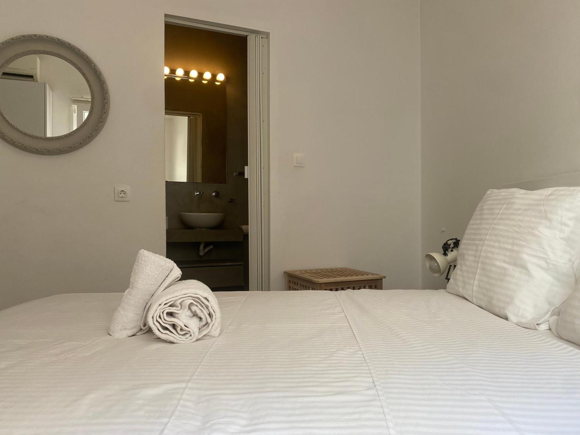 Bright And Roomy Apartment, In The Heart Of