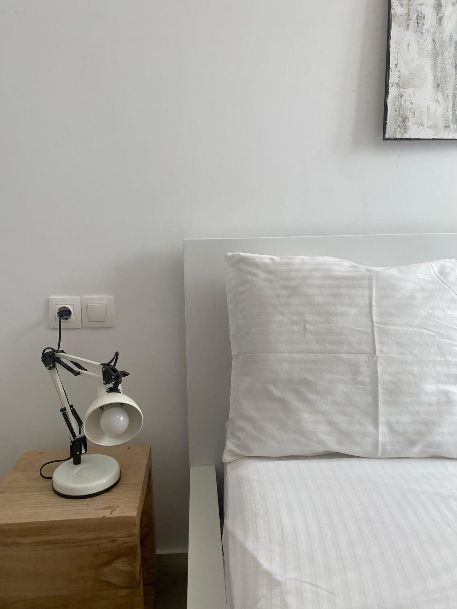 Bright And Roomy Apartment, In The Heart Of *