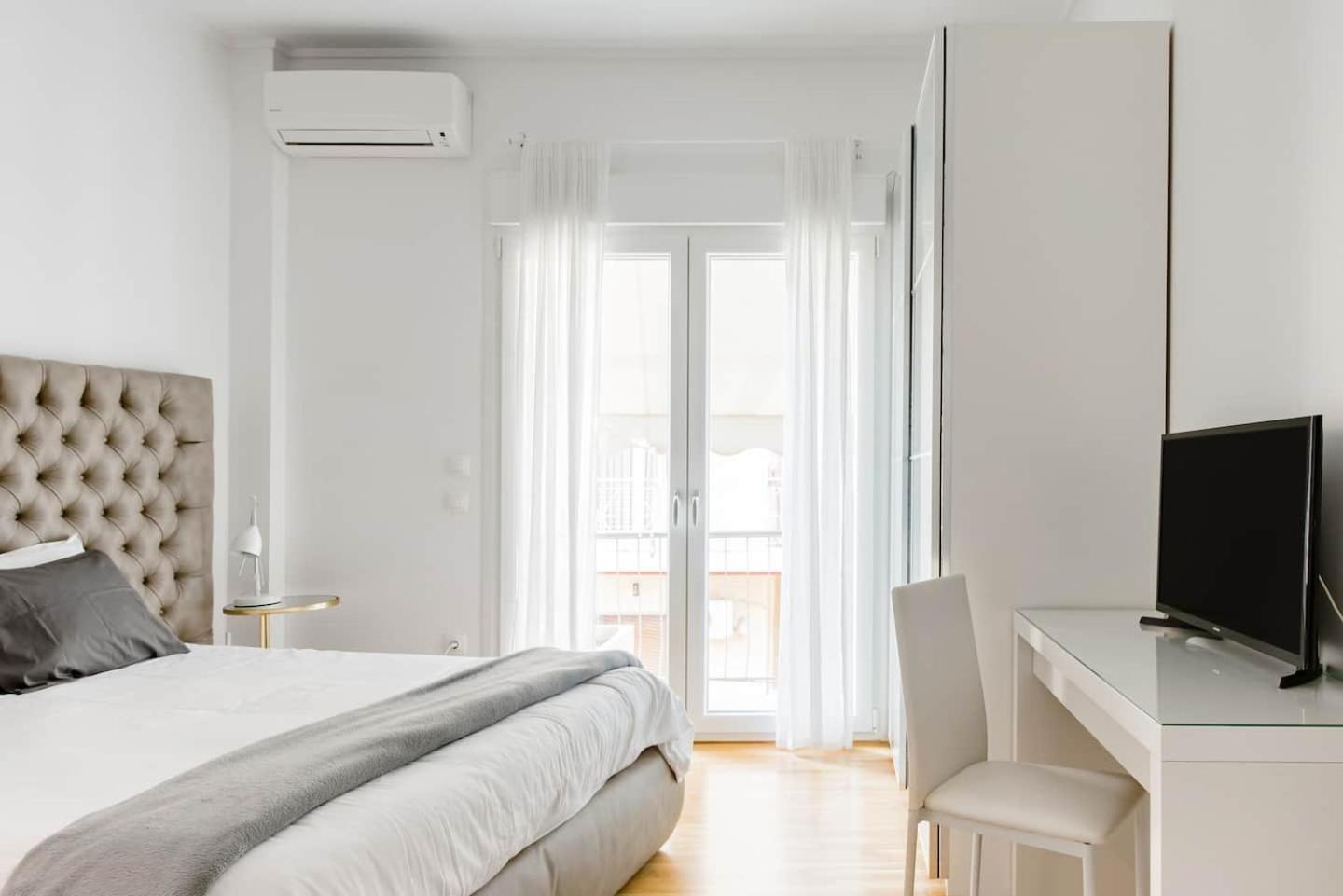 Bright And Roomy Apartment, In The Heart Of * Atene