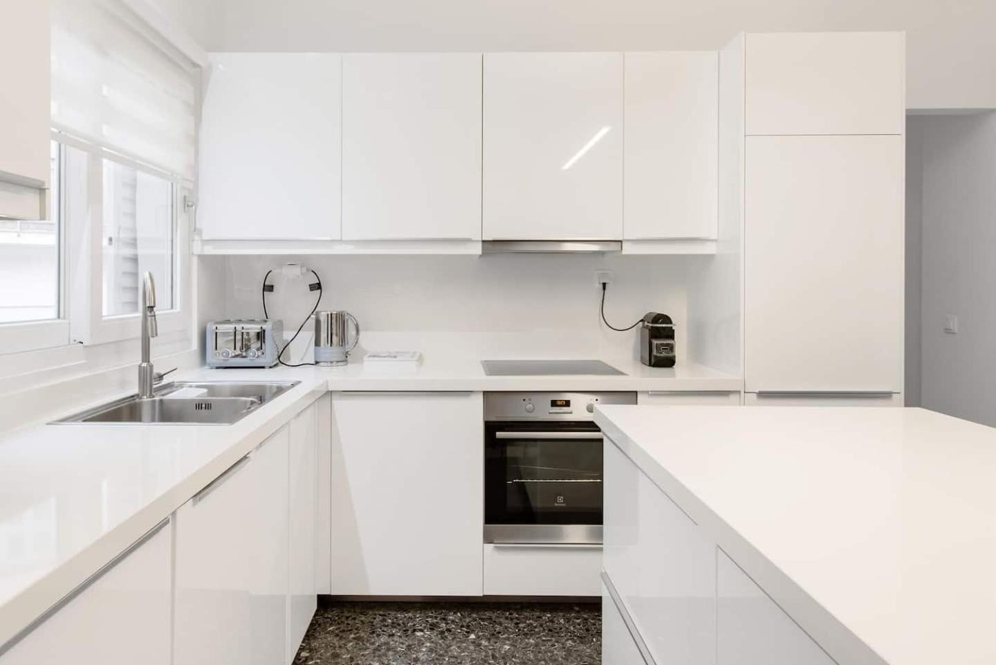 Bright And Roomy Apartment, In The Heart Of Atene