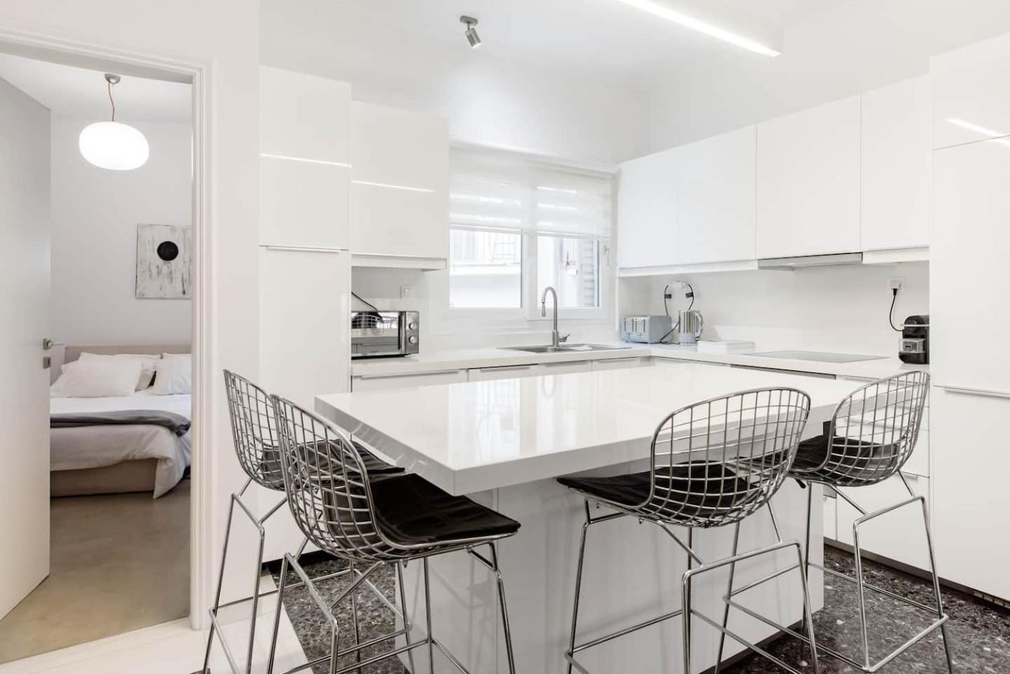 Bright And Roomy Apartment, In The Heart Of Appartamento