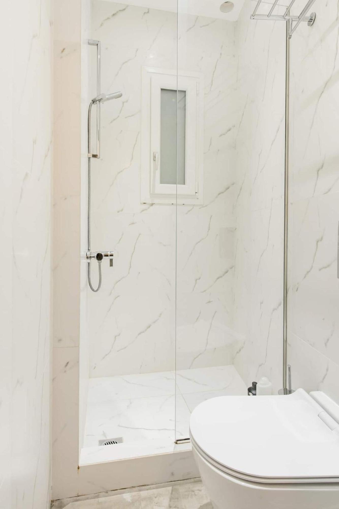 Bright And Roomy Apartment, In The Heart Of Appartamento