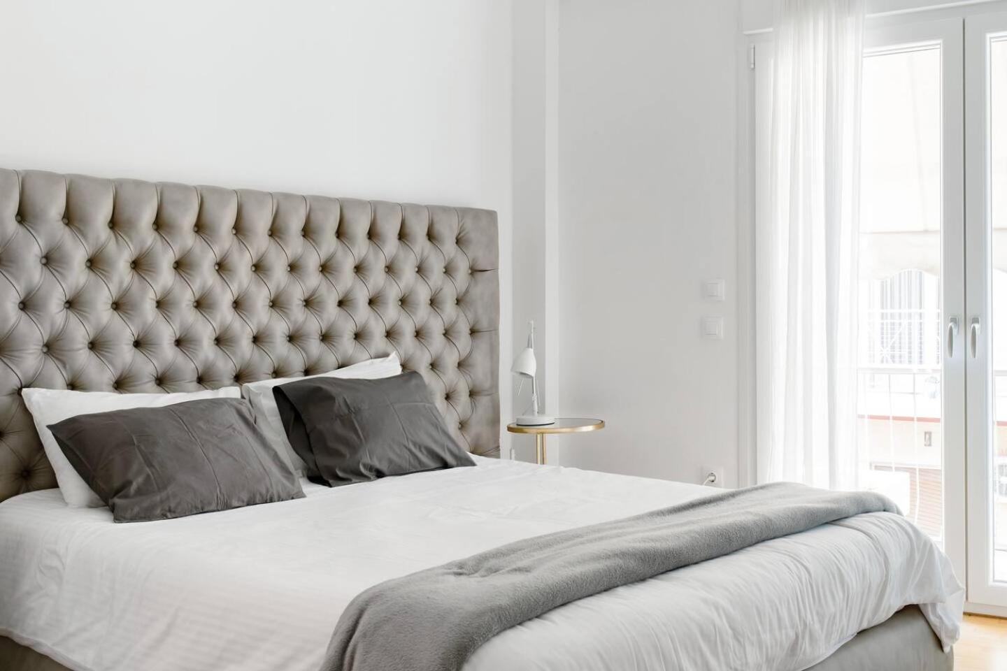 Bright And Roomy Apartment, In The Heart Of