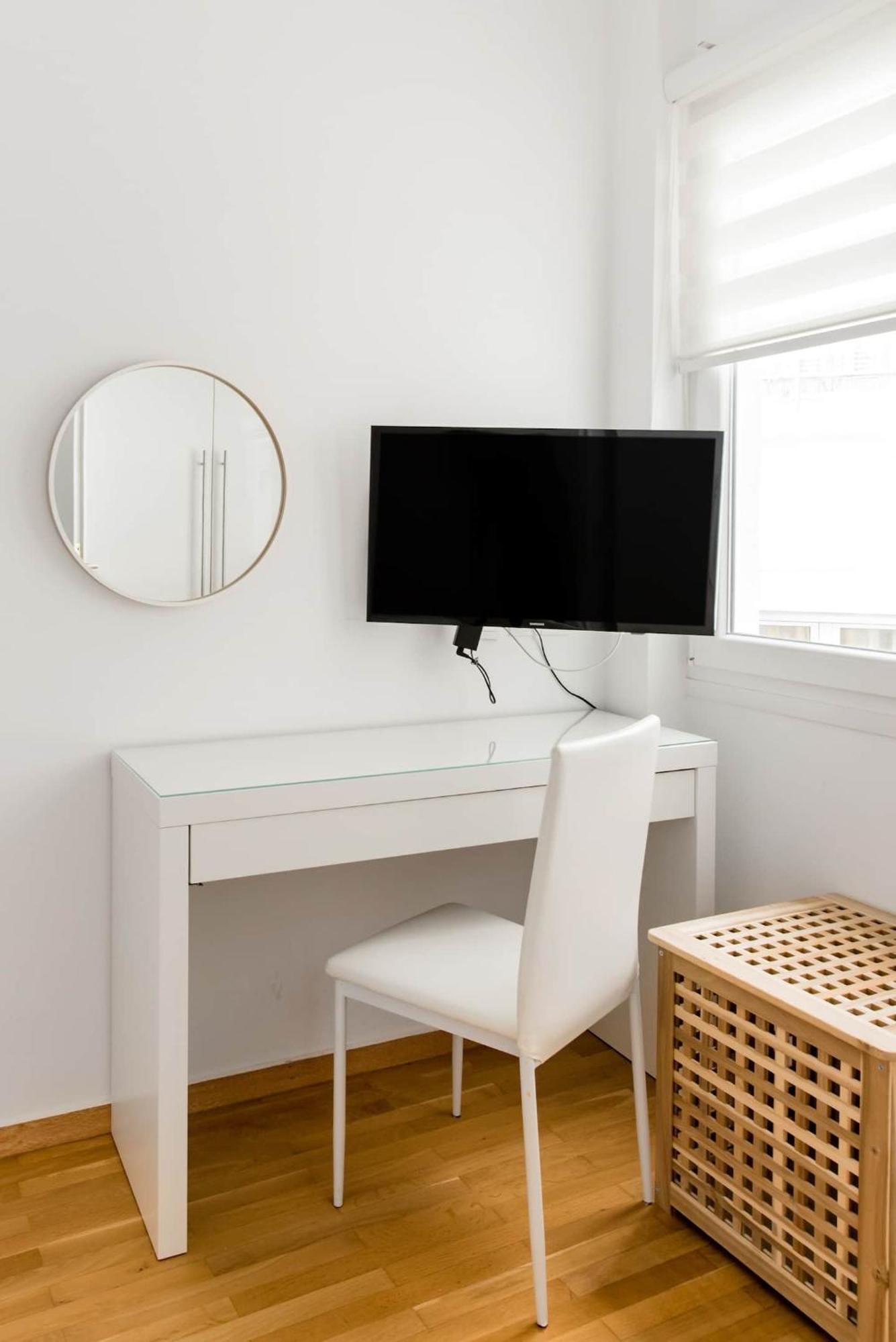 Apartment Bright And Roomy Apartment, In The Heart Of *