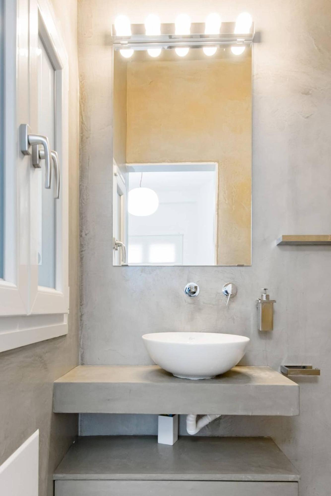 Bright And Roomy Apartment, In The Heart Of Apartment *