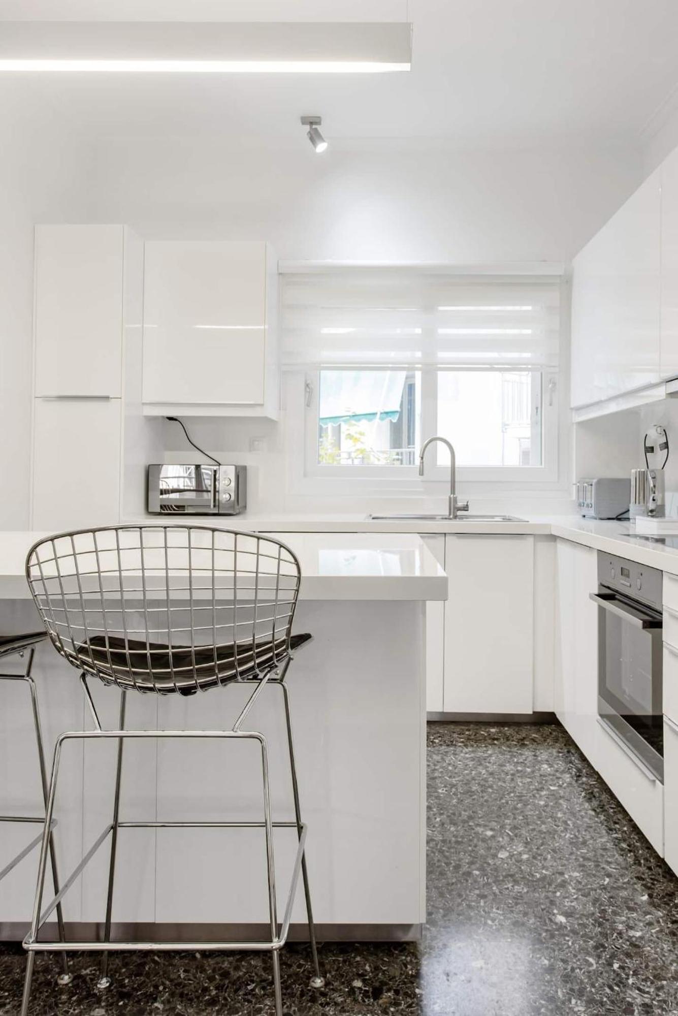 Apartment Bright And Roomy Apartment, In The Heart Of