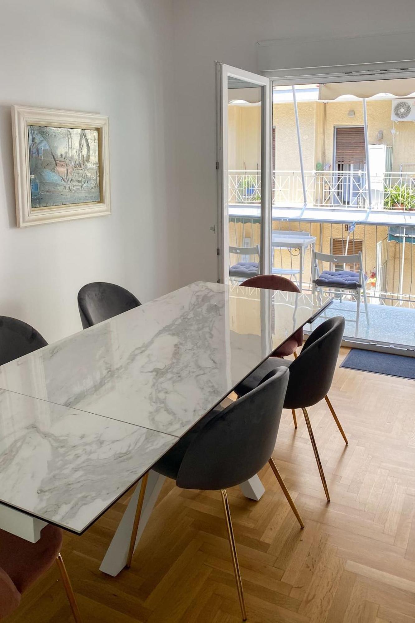 Bright And Roomy Apartment, In The Heart Of *