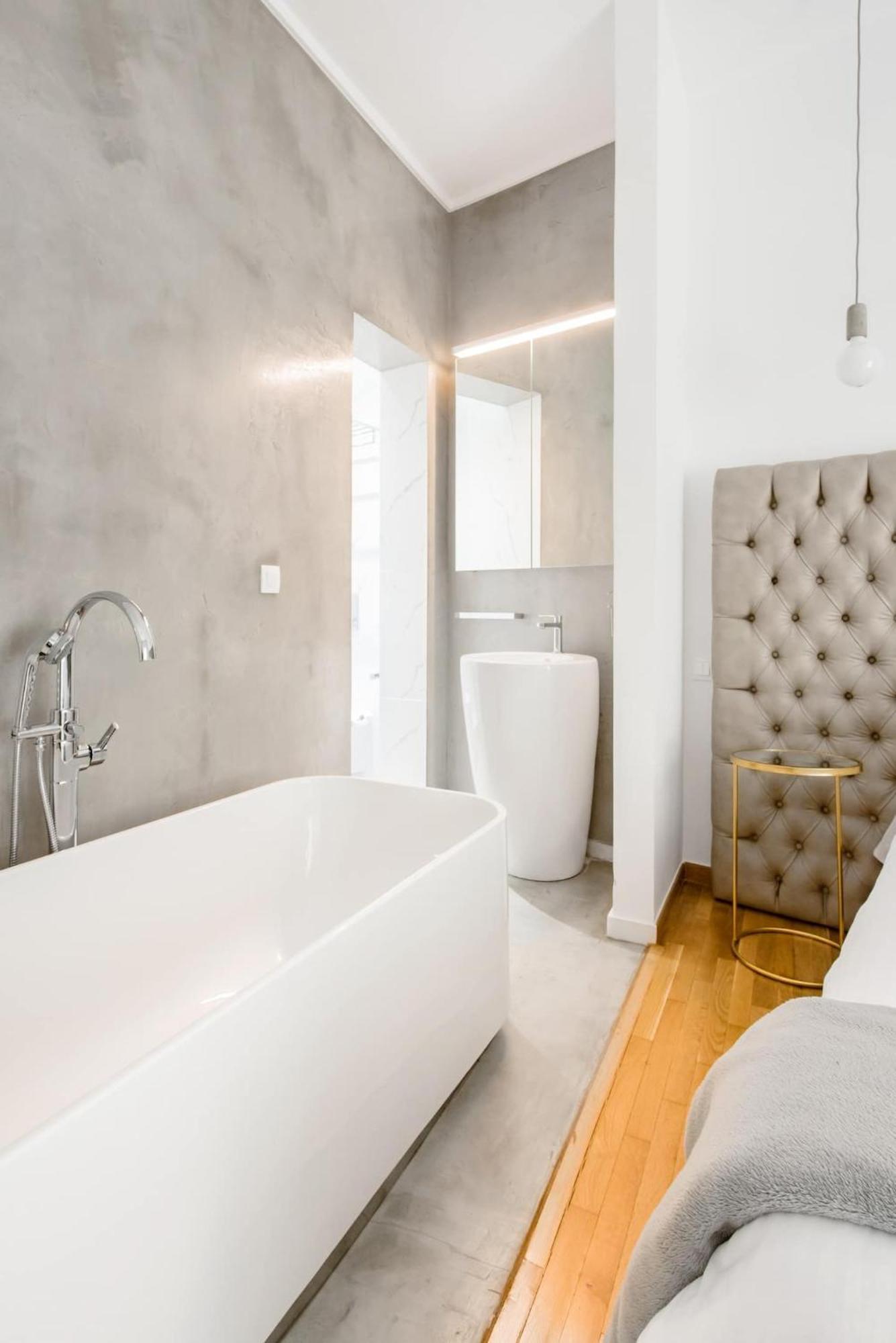 Bright And Roomy Apartment, In The Heart Of
