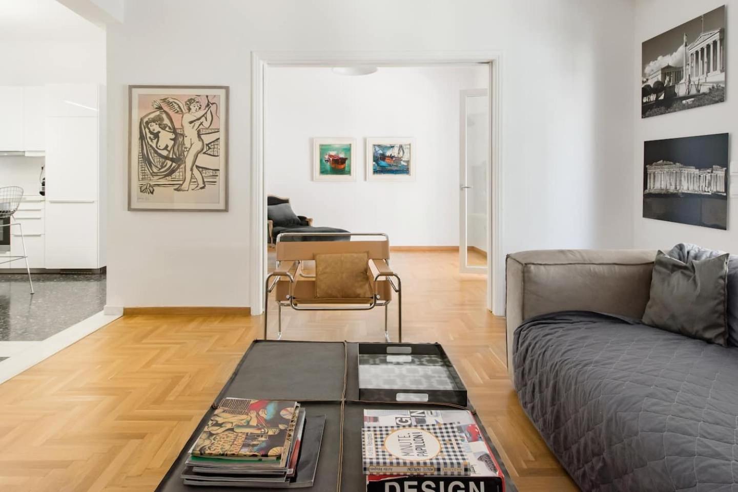 Bright And Roomy Apartment, In The Heart Of *