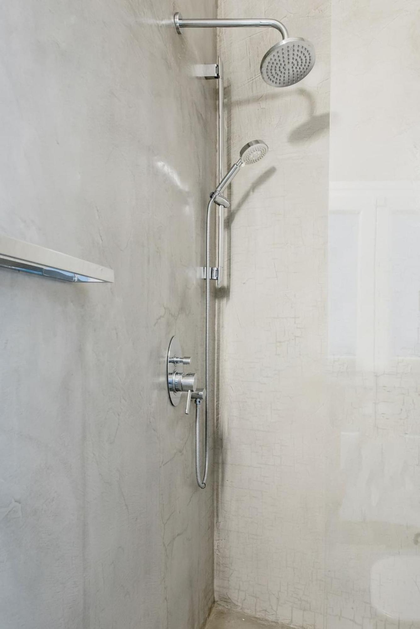 Bright And Roomy Apartment, In The Heart Of